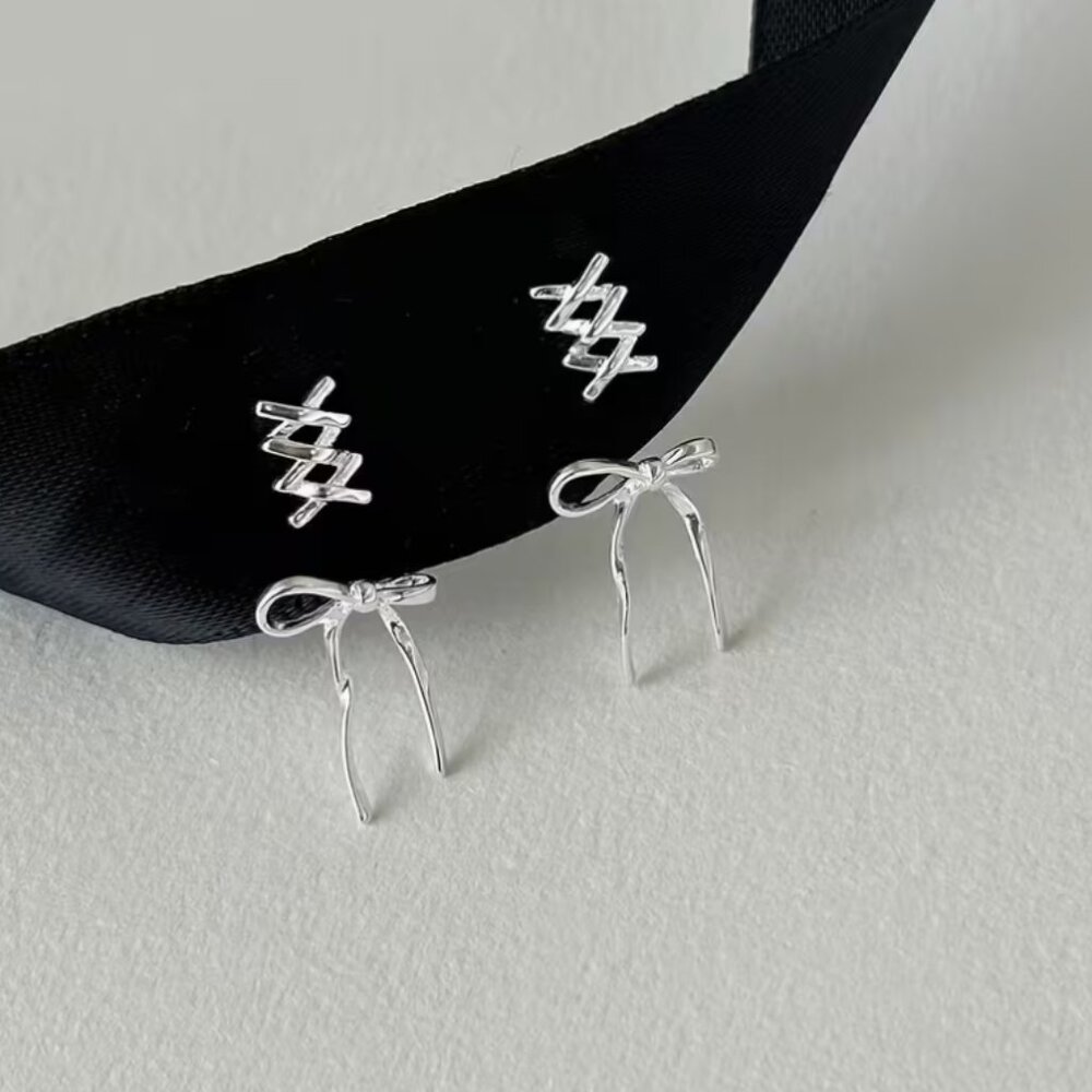 NEW - Bow Knot Silver earrings, criss cross stud earrings, bow jewelry - Picture 2 of 4
